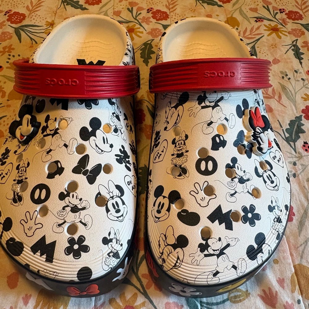 CROCS